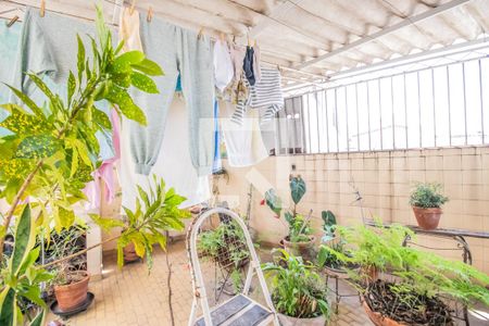 Casa à venda com 190m², 3 quartos e 2 vagas Casa à venda com 190m², 3 quartos e 2 vagasVaranda