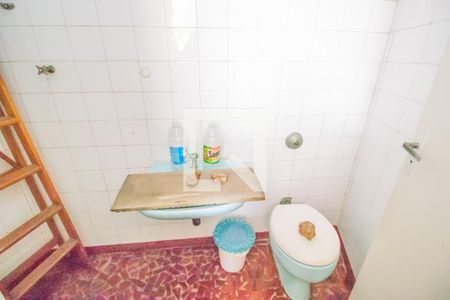 Casa à venda com 190m², 3 quartos e 2 vagas Casa à venda com 190m², 3 quartos e 2 vagasBanheiro de Serviço