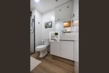 Banheiro de kitnet/studio para alugar com 1 quarto, 25m² em Sumarezinho, São Paulo