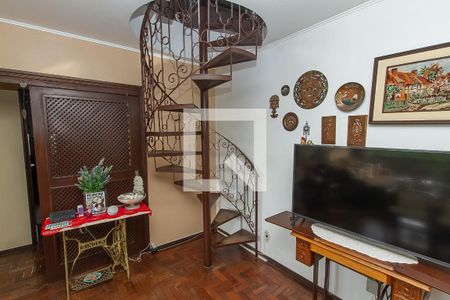 Apartamento à venda com 4502m², 5 quartos e 2 vagas Apartamento à venda com 4502m², 5 quartos e 2 vagasEscada