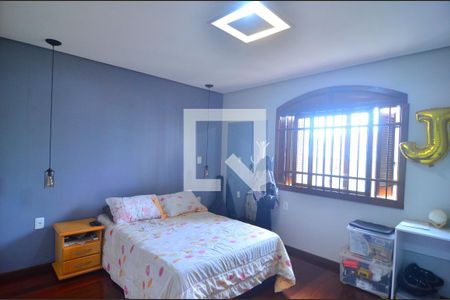 Quarto 1 de casa à venda com 5 quartos, 323m² em Niterói, Canoas