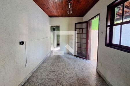 Sala de casa para alugar com 1 quarto, 48m² em Maria Paula, Niterói