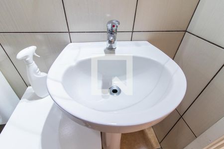 Banheiro de apartamento à venda com 1 quarto, 42m² em Camaquã, Porto Alegre