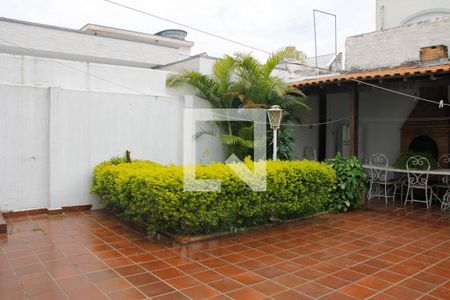 Casa de condomínio à venda com 260m², 3 quartos e 3 vagas Casa de condomínio à venda com 260m², 3 quartos e 3 vagasQuintal