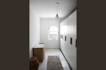 Casa de condomínio à venda com 260m², 3 quartos e 3 vagas Casa de condomínio à venda com 260m², 3 quartos e 3 vagasCloset da suíte