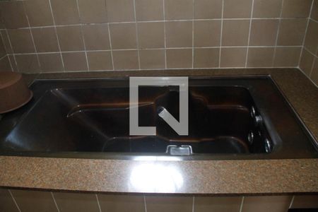 Casa de condomínio à venda com 260m², 3 quartos e 3 vagas Casa de condomínio à venda com 260m², 3 quartos e 3 vagasBanheiro da Suíte