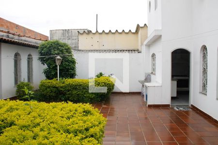 Casa de condomínio à venda com 260m², 3 quartos e 3 vagas Casa de condomínio à venda com 260m², 3 quartos e 3 vagasQuintal