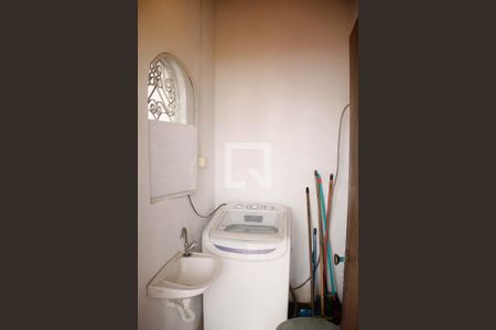 Casa de condomínio à venda com 260m², 3 quartos e 3 vagas Casa de condomínio à venda com 260m², 3 quartos e 3 vagasBanheiro de serviço