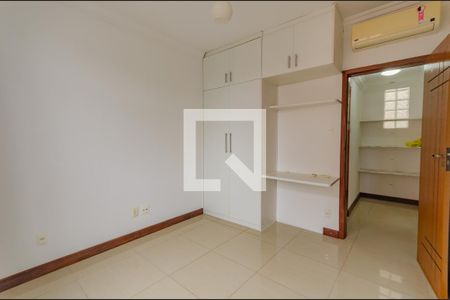 Quarto 2 de apartamento para alugar com 2 quartos, 72m² em Barbalho, Salvador