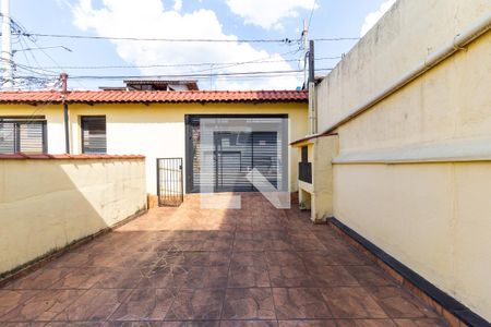 Garagem de casa à venda com 1 quarto, 53m² em Vila Carmosina, São Paulo