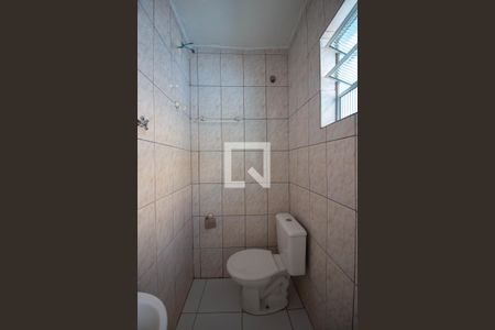 Banheiro de casa à venda com 1 quarto, 40m² em Vila Carmosina, São Paulo