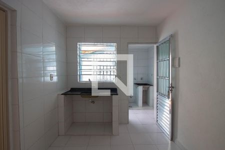 Cozinha de casa à venda com 1 quarto, 40m² em Vila Carmosina, São Paulo