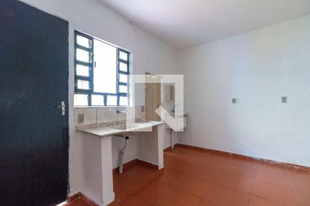 Quarto/Cozinha de kitnet/studio para alugar com 1 quarto, 16m² em Vila Carmosina, São Paulo