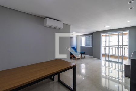 Sala de apartamento à venda com 2 quartos, 76m² em Jardim Tupanci, Barueri