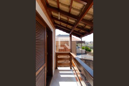 Casa à venda com 200m², 3 quartos e 4 vagas Casa à venda com 200m², 3 quartos e 4 vagasSacada da Suíte