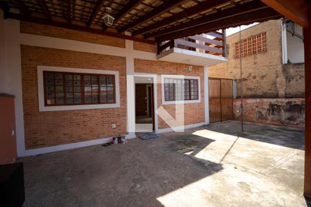 Casa à venda com 200m², 3 quartos e 4 vagas Casa à venda com 200m², 3 quartos e 4 vagasGaragem