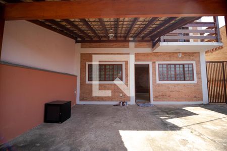 Casa à venda com 200m², 3 quartos e 4 vagas Casa à venda com 200m², 3 quartos e 4 vagasGaragem