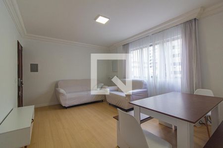 Sala de apartamento para alugar com 2 quartos, 65m² em Centro, Curitiba