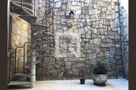 Quintal de casa à venda com 3 quartos, 212m² em Jardim Aliança, Guarulhos