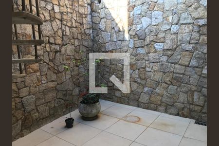 Quintal de casa à venda com 3 quartos, 212m² em Jardim Aliança, Guarulhos