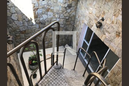 Escada de casa à venda com 3 quartos, 212m² em Jardim Aliança, Guarulhos