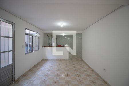 Sala de casa de condomínio para alugar com 2 quartos, 125m² em Vila Carmosina, São Paulo