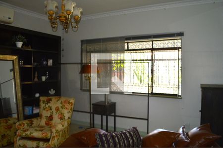 Sala / dormitório 2 de casa à venda com 8 quartos, 300m² em Vila Itapura, Campinas