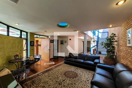 sala de estar de casa à venda com 4 quartos, 585m² em Vila Santo Estéfano, São Paulo