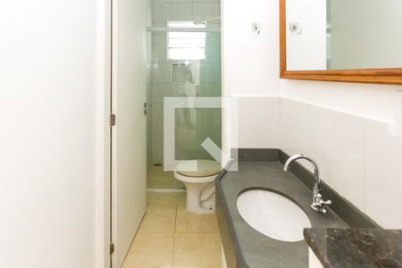 Banheiro de casa para alugar com 1 quarto, 56m² em Jardim Paraguaçu, São Paulo