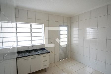 Cozinha de casa para alugar com 1 quarto, 50m² em Parque Sao Rafael, São Paulo