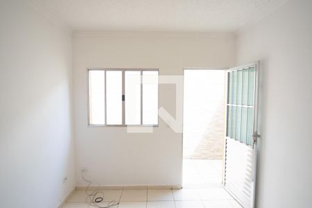 Sala de casa para alugar com 1 quarto, 50m² em Parque Sao Rafael, São Paulo