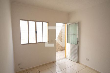 Sala de casa para alugar com 1 quarto, 50m² em Parque Sao Rafael, São Paulo