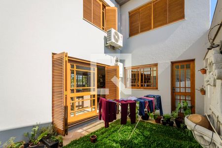 Quintal de casa à venda com 4 quartos, 284m² em Cavalhada, Porto Alegre