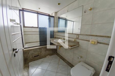 Banheiro da suíte 1 de apartamento para alugar com 4 quartos, 331m² em Centro, Florianópolis