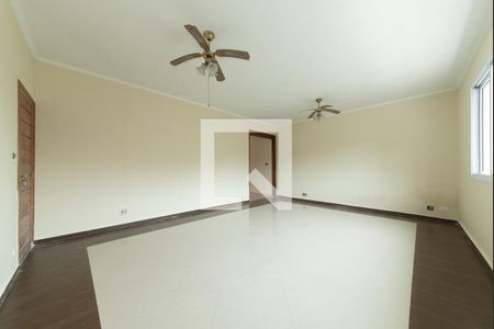 Sala de casa para alugar com 4 quartos, 241m² em Centro Alto, Ribeirão Pires