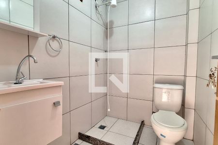 Banheiro de casa para alugar com 2 quartos, 40m² em Vila Maria Helena, Duque de Caxias