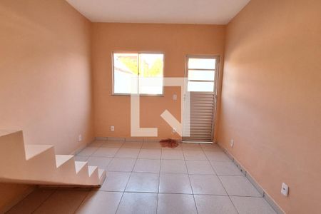 Sala de casa para alugar com 2 quartos, 40m² em Vila Maria Helena, Duque de Caxias