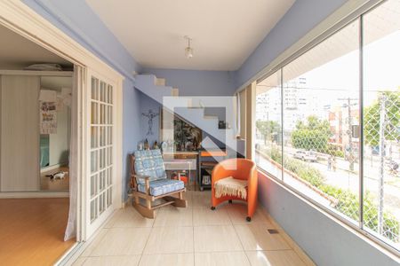 Casa à venda com 360m², 3 quartos e 4 vagas Casa à venda com 360m², 3 quartos e 4 vagasVaranda da Suíte