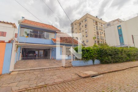 Casa à venda com 360m², 3 quartos e 4 vagas Casa à venda com 360m², 3 quartos e 4 vagasFachada