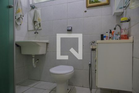 Banheiro de kitnet/studio para alugar com 1 quarto, 15m² em Aparecida, Santos