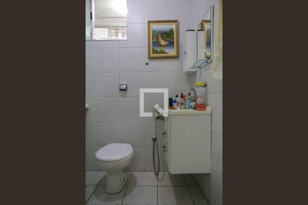 Banheiro de kitnet/studio para alugar com 1 quarto, 15m² em Aparecida, Santos