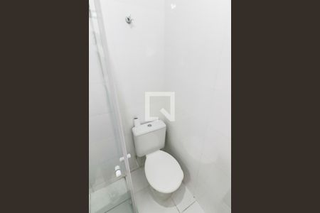 Banheiro de kitnet/studio para alugar com 1 quarto, 15m² em Vila Sao Luis(zona Oeste), São Paulo