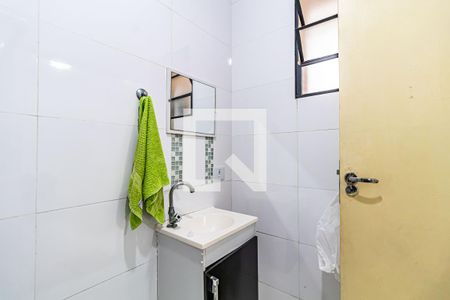 Banheiro de kitnet/studio para alugar com 0 quarto, 15m² em Vila São Luís(zona Oeste), São Paulo