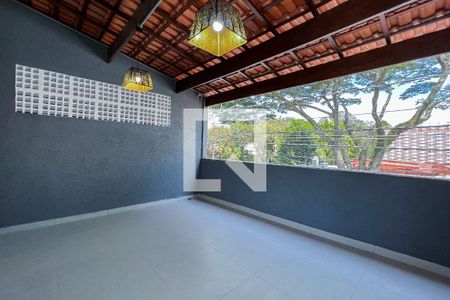 Casa à venda com 150m², 3 quartos e 1 vaga Casa à venda com 150m², 3 quartos e 1 vagaVaranda
