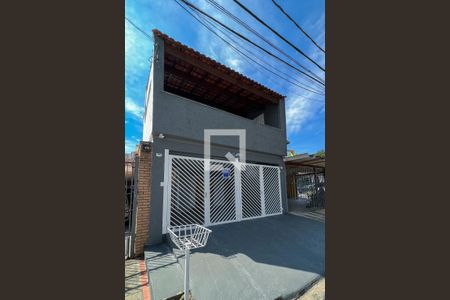 Casa à venda com 150m², 3 quartos e 1 vaga Casa à venda com 150m², 3 quartos e 1 vagaFachada