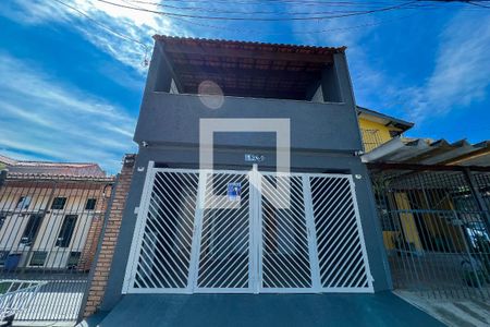 Casa à venda com 150m², 3 quartos e 1 vaga Casa à venda com 150m², 3 quartos e 1 vagaFachada