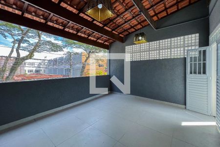 Casa à venda com 150m², 3 quartos e 1 vaga Casa à venda com 150m², 3 quartos e 1 vagaVaranda