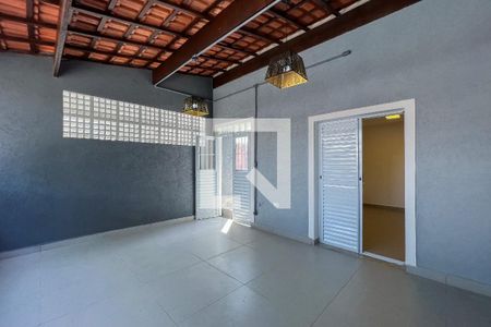 Casa à venda com 150m², 3 quartos e 1 vaga Casa à venda com 150m², 3 quartos e 1 vagaVaranda