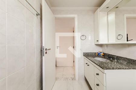 Banheiro da Suíte 1 de apartamento para alugar com 5 quartos, 171m² em Balneario Guarujá, Guarujá