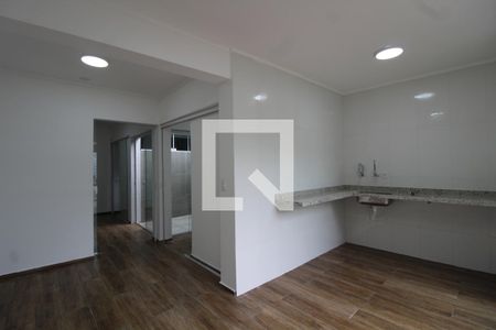 Sala/Cozinha de casa à venda com 2 quartos, 125m² em Vila Paulo Silas, São Paulo